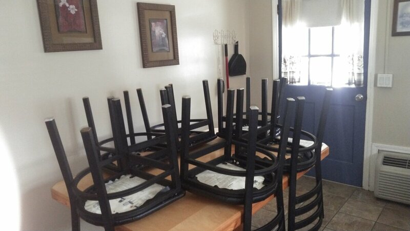 Kitchen Table w/6 chairs
