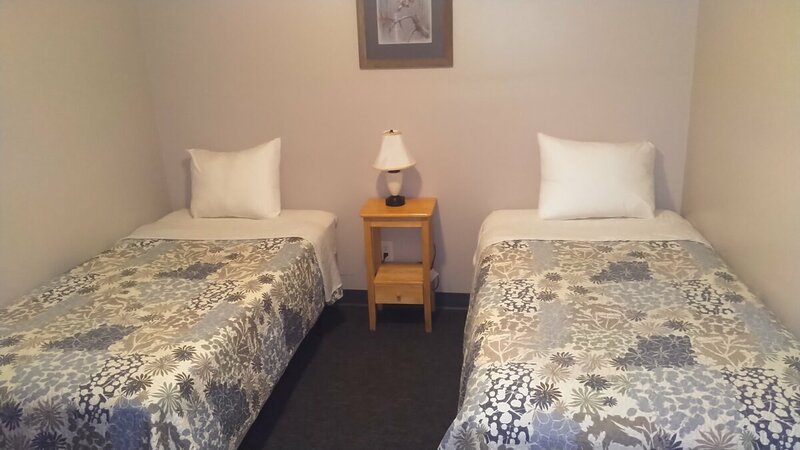 Bedroom #2 with 2 twin size Beds 